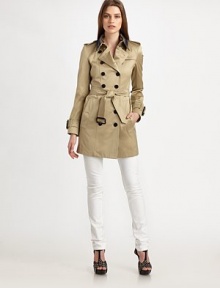 A classic style, finished with traditional details and a removable knit collar lining.Foldover collar with removable liningDouble-breasted button frontButton-down gunflapSelf beltSide slash button pocketsBelted cuffsButton-down rainflapBack ventAbout 35 from shoulder to hem96% cotton/4% elastaneDry cleanImportedModel shown is 5'10 (177cm) wearing US size Small. A classic style, finished with traditional details and a removable knit collar lining.Foldover collar with removable liningDouble-breasted button frontButton-down gunflapSelf beltSide slash button pocketsBelted cuffsButton-down rainflapBack ventAbout 35 from shoulder to hem96% cotton/4% elastaneDry cleanImportedModel shown is 5'10 (177cm) wearing US size Small.