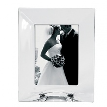 Sure-handed contours, weight and personality are the hallmarks of Focus, Jan Johansson's new photo frame. With its simple, smooth design, Focus makes a fine complement to the other, more ornamental frames of the Orrefors range Sure-handed contours, weight and personality are the hallmarks of Focus, Jan Johansson's new photo frame. With its simple, smooth design, Focus makes a fine complement to the other, more ornamental frames of the Orrefors range