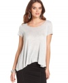 A slouchy shape and high-low hem ups the style cred on this Kensie tee -- perfect for a laid-back look!