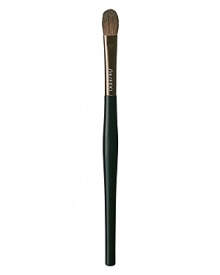 Shiseido The Makeup Small Eyeshadow Brush. This natural small size hair brush is firm yet soft on skin and is ideal for contouring. Shiseido The Makeup Small Eyeshadow Brush. This natural small size hair brush is firm yet soft on skin and is ideal for contouring.