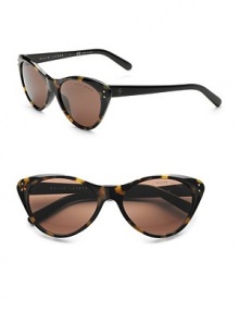 This classic shape never loses it's appeal. Available in tortoise with brown gradient lens, black with grey gradient lens.Acetate frame with crystal lens Logo detail 100% UV protective Made in Italy This classic shape never loses it's appeal. Available in tortoise with brown gradient lens, black with grey gradient lens.Acetate frame with crystal lens Logo detail 100% UV protective Made in Italy