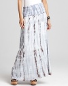 '70s-chic tie-dye makes a comeback in this season-perfect Splendid maxi skirt, featuring a versatile foldover waistband.