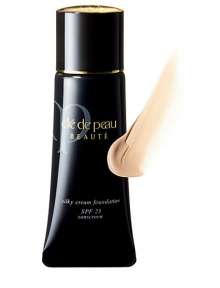 An exquisitely rich cream foundation that combines unprecedented moisturizing benefits with light-diffusing technology to create a silky smooth and dramatically luminous finish. Indulges skin with exceptional humectants for lasting hydration. Offers full coverage with a lightweight texture for a flawless look. New, easy to carry tube packaging. Key ingredients and Benefits: Contains Treatment Lucent Powder EX to provide radiant coverage.
