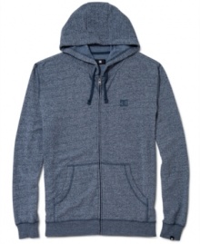 Don't skate around your layered look. This hoodie from DC Shoes will accentuate your axle-grinding style. Don't skate around your layered look. This hoodie from DC Shoes will accentuate your axle-grinding style.