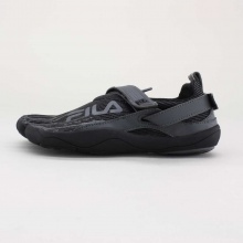 You have never experienced a barefoot run like this one! The Fila Boys' Skele-toes are shaped after the barefoot, providing articulated toes for the first three toes and the last two are combined for an easy on-off. You have never experienced a barefoot run like this one! The Fila Boys' Skele-toes are shaped after the barefoot, providing articulated toes for the first three toes and the last two are combined for an easy on-off.