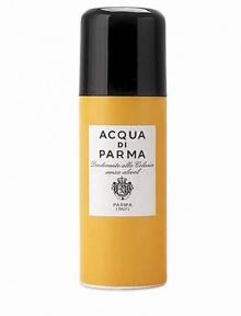 A refreshing spray for the body lightly scented with the warm leather accord of Colonia Intensa. 5 oz.