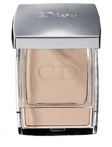 An ultra-light water-based creme-gel compact foundation that melts onto the skin and transforms into a soft powder to offer a satiny finish and velvety softness. An ultra-light water-based creme-gel compact foundation that melts onto the skin and transforms into a soft powder to offer a satiny finish and velvety softness.