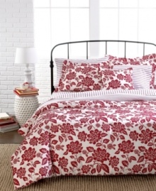 A floral escape! Plant yourself in a garden oasis with this Tommy Hilfiger Smithfield Floral comforter set. A vibrant botanic print is the focal point, while the reverse features an alternating pinstripe pattern. A floral escape! Plant yourself in a garden oasis with this Tommy Hilfiger Smithfield Floral comforter set. A vibrant botanic print is the focal point, while the reverse features an alternating pinstripe pattern.