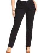 A slimming panel lends an ultra-flattering fit to Levi's 512 plus size jeans, featuring a slim straight leg design.