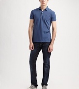 Pure comfort and never-ending style, cut with a straight-leg fit in remarkably soft, 8.75-ounce Italian denim. Five-pocket style Button fly Inseam, about 34 98% cotton/2% elastane Machine wash Made in USA 