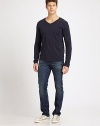 Medium-dark rinse, cut straight throughout the leg for a premium fit that' sure to be a longtime favorite.Five-pocket styleInseam, about 31CottonMachine washMade in USA