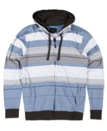 Whether you're hanging in the snow or sand, let this O'Neill hoodie keep you cozy and casual.