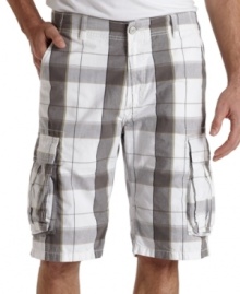 Give your streetwear a little more swagger. Levi's updates cargo shorts with a cool plaid pattern. Give your streetwear a little more swagger. Levi's updates cargo shorts with a cool plaid pattern.