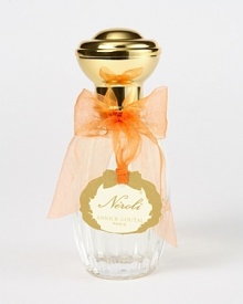 A full-bodied perfume, floral and vivid, based on a hot and florid distilled orange blossom essence and a dash of orange tree seed. Tender, light and floral. A full-bodied perfume, floral and vivid, based on a hot and florid distilled orange blossom essence and a dash of orange tree seed. Tender, light and floral.