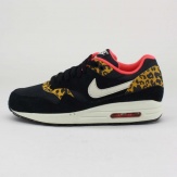 With a premium upper and an Air-Sole unit in the heel, the Nike Air Max 1 Women's Shoe delivers legendary style and impact protection. Imported.