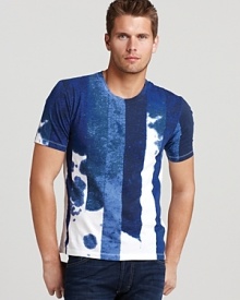 Grab this cool graphic tee for an artful addition to your wardrobe. Grab this cool graphic tee for an artful addition to your wardrobe.