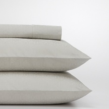 Crafted in soft hues with a subtle pattern, this sheet can be integrated in most bedrooms. Crafted in soft hues with a subtle pattern, this sheet can be integrated in most bedrooms.