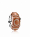 A concentric circular pattern adds decorative depth to this murano glass charm. Logo-engraved sterling silver trim displays the PANDORA signature.