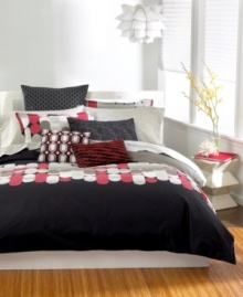 Introduce sophistication through the bold, modern graphics of the Pinball comforter. Off-set the dark elements with neutral Heathered cotton sheeting and printed decorative pillows for an innovative look that still remains casual.