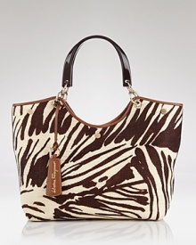 Introduce destination chic into your accessories portfolio with Salvatore Ferragamo's raffia tote. The printed bag boasts the label's signature polish, making it the ultimate resort companion. Introduce destination chic into your accessories portfolio with Salvatore Ferragamo's raffia tote. The printed bag boasts the label's signature polish, making it the ultimate resort companion.