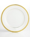 Add the warm glow of gold to your formal table with the classic style of the Grand Buffet Gold salad plate.