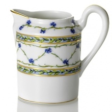 The delicate detail on this Allee Royale Dinnerware makes a classic yet eye-catching addition to your tabletop. The delicate detail on this Allee Royale Dinnerware makes a classic yet eye-catching addition to your tabletop.