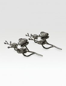 Inspired by the intricacies of natural forms, this graceful design of intertwined branches and flowers is richly detailed in cast metal. From the Black Orchid CollectionSet of 28¼ longBlackened nickel-plateHand washImported Inspired by the intricacies of natural forms, this graceful design of intertwined branches and flowers is richly detailed in cast metal. From the Black Orchid CollectionSet of 28¼ longBlackened nickel-plateHand washImported