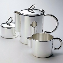 Vertigo is a modern holloware set for your table. Vertigo Coffee service is a perfect compliment for Vertigo trays and serveware;table accessories; and barware. Shown left to right: sugar bowl; coffee pot; and creamer. Vertigo is a modern holloware set for your table. Vertigo Coffee service is a perfect compliment for Vertigo trays and serveware;table accessories; and barware. Shown left to right: sugar bowl; coffee pot; and creamer.