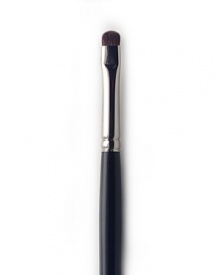Laura Mercier Smudge Brush is created for adding depth close to the lash line and in the corner of the eye. This long handled brush has short bristles that form a rounded tip, and contains a natural mix of pony and blue squirrel hair. Laura Mercier Smudge Brush is created for adding depth close to the lash line and in the corner of the eye. This long handled brush has short bristles that form a rounded tip, and contains a natural mix of pony and blue squirrel hair.