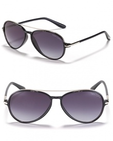 Retro chic style defines the timeless cool of these Tom Ford aviator sunglasses, featuring a rugged, silver-tone top bar. Retro chic style defines the timeless cool of these Tom Ford aviator sunglasses, featuring a rugged, silver-tone top bar.