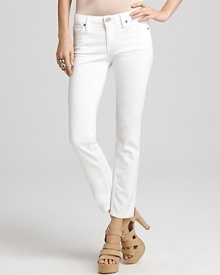 Skinny Vince jeans in a crisp white are the perfect substitute for ubiquitous blue denim, while the cropped silhouette readies your wardrobe for springtime.