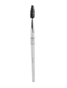 Dior introduces a new Backstage Brush to build on our expertise in Artistry. Dior takes Backstage to the next level with an expansion of its line of professional artistry brushes. Perfectly in sync with Backstage, this brush has silver handles, decorated in white Dior Logomania. Made from the finest, softest of brush hairs, this is the perfect essential for any beauty maven! Dior introduces a new Backstage Brush to build on our expertise in Artistry. Dior takes Backstage to the next level with an expansion of its line of professional artistry brushes. Perfectly in sync with Backstage, this brush has silver handles, decorated in white Dior Logomania. Made from the finest, softest of brush hairs, this is the perfect essential for any beauty maven!