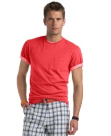 From the great outdoors to the urban streets, this Izod T shirt lets you wear your look, your way.