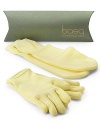 A revolutionary gel technology where hands and feet are wrapped in mineral, antioxidants, vitamins and essential oils including avocado, grape seed, jojoba and olive oil, vitamin E and green tea. The powerful blend of essential oils, antioxidants and vitamins works as a triple treatment to keep hands and feet soft, supple and toned.
