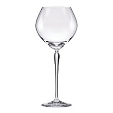 With a clear bowl and hand-pulled stem, this kate spade new york Bellport goblet sparkles in European crystal. With a clear bowl and hand-pulled stem, this kate spade new york Bellport goblet sparkles in European crystal.