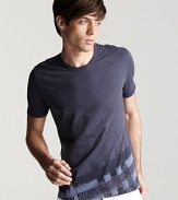 An asymmetric check print at the hem lends a forward edge to a classic Burberry tee.