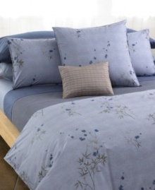 Subtly sophisticated, this European sham from Calvin Klein features luminous stitch texture on the face for a refreshingly refined appeal. Subtly sophisticated, this European sham from Calvin Klein features luminous stitch texture on the face for a refreshingly refined appeal.