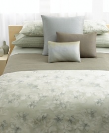 Featuring soft, 220-thread count combed cotton percale, this Calvin Klein fitted sheet gives your bed an indulgent appeal. Featuring soft, 220-thread count combed cotton percale, this Calvin Klein fitted sheet gives your bed an indulgent appeal.