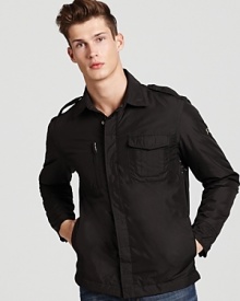 A lightweight layer from Victorinox; the perfect way to transition between seasons with practicality in mind. A lightweight layer from Victorinox; the perfect way to transition between seasons with practicality in mind.
