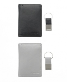 Add this sleek set of wallet and key fob from Calvin Klein to your style.