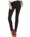 In a sleek & chic black wash, these Free People skinny jeans feature a high rise for an ultra-flattering fit!