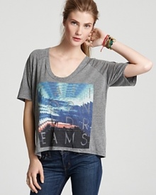 Show your love for the Golden State in this CHASER tee, emblazoned with an appropriately dreamy California Dreams graphic. Show your love for the Golden State in this CHASER tee, emblazoned with an appropriately dreamy California Dreams graphic.