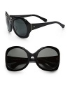 A versatile design in a vintage-inspired style. Available in shiny black with smoke lens. 100% UV protectionImported 