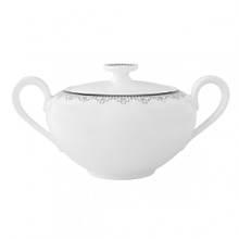 White Lace bone china is characterized by its diverse series of borders all rendered in precious platinum. The classic combination of platinum and white radiates on the table. A truly classic look. White Lace bone china is characterized by its diverse series of borders all rendered in precious platinum. The classic combination of platinum and white radiates on the table. A truly classic look.