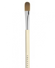 A broad, flat brush to apply concealer evenly and smoothly around the eyes or foundation all over the face. Made of synthetic materials. A broad, flat brush to apply concealer evenly and smoothly around the eyes or foundation all over the face. Made of synthetic materials.