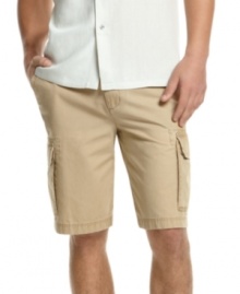 A comfortable classic that has a rugged appeal, this cargo short from Tasso Elba is perfect for warm weather. (Clearance)