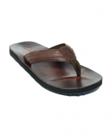 With these Clarks men's sandals, cool comfort and a classic construction easily accent your favorite laidback looks in your warm weather rotation of men's flip flops.