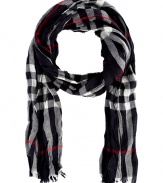 Finish your look on an iconic note with Burberry Londons checked scarf, detailed in super soft crinkled merino-cashmere for luxuriously laid-back results - Frayed ends - Wear inside over bright knit sweaters, or outdoors over classic coats with leather gloves