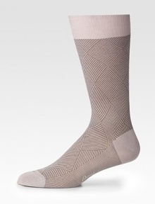 Smooth cotton knit with subtle ribbing and a handsome herringbone pattern design.Mid-calf heightLogo embroideryCottonMachine washMade in Italy Smooth cotton knit with subtle ribbing and a handsome herringbone pattern design.Mid-calf heightLogo embroideryCottonMachine washMade in Italy
