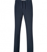 Detailed in timeless navy garment-dyed linen, Vinces drawstring pants are an effortless cool choice, perfect for starting off the new season in style - Drawstring waistband, front slant pockets, buttoned back welt pockets, flat-front, button fly, belt loops - Loosely fitted, straight leg - Wear with a tee and retro-style sneakers